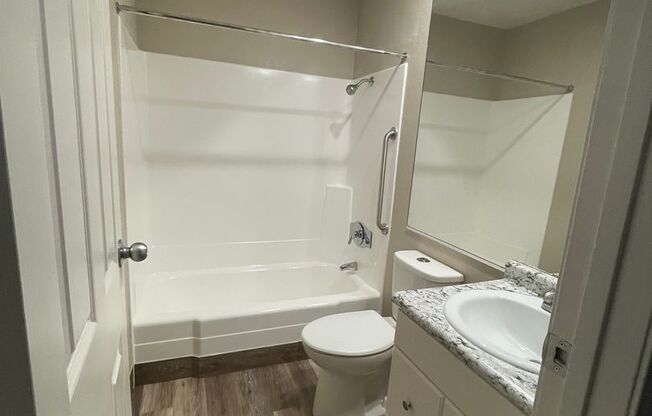 2 beds, 1 bath, 760 sqft, $1,399, Unit 203