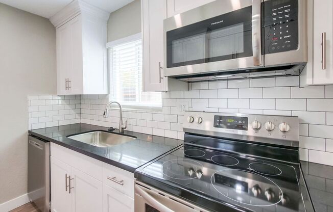 2 beds, 2 baths, 800 sqft, $2,895, Unit 107