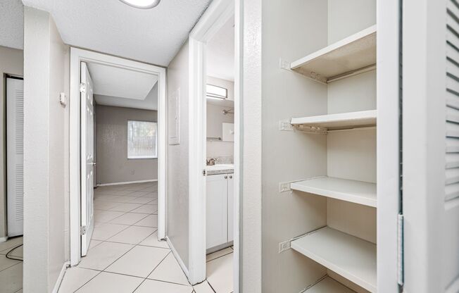 2 beds, 1 bath, 850 sqft, $1,680, Unit C112