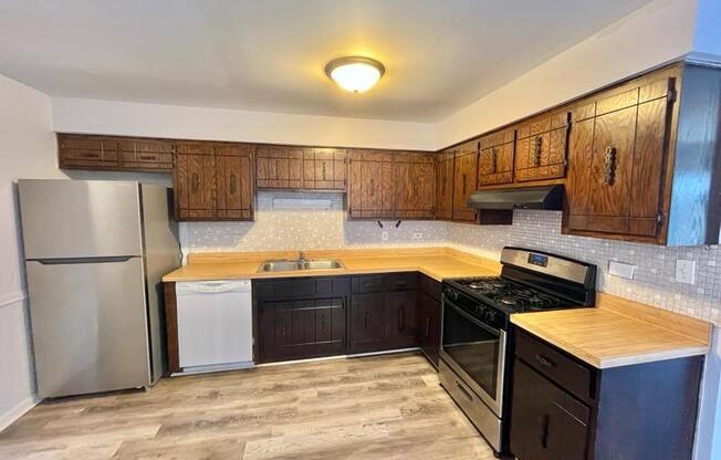 10604 OAK TREE DR