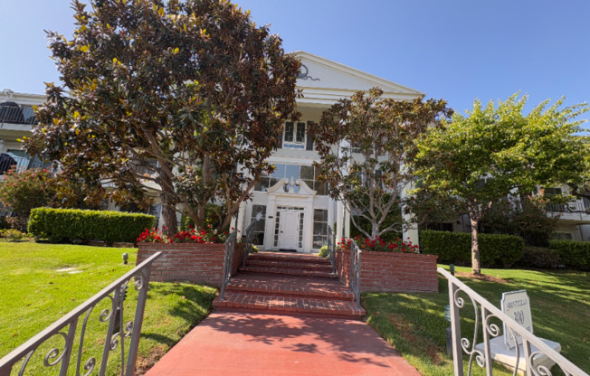 300 Cagney Lane