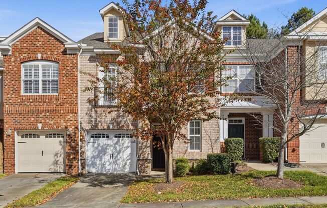ABSOLUTELY GEORGOUS 2 STORY TOWNHOUSE IN CARY