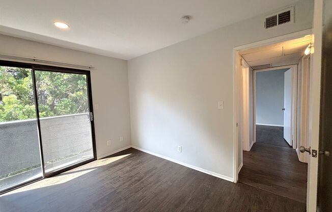 2 beds, 2 baths, 900 sqft, $1,948, Unit 320