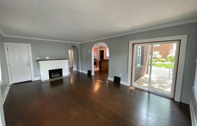 1702 Lake