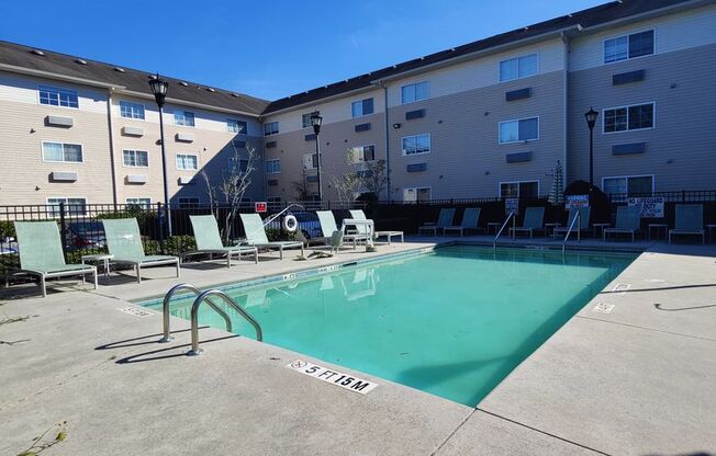 Studio, 1 bath, 329 sqft, $1,185, Unit 302