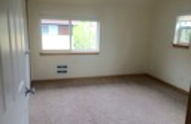 Courtyards Condominium unit in Town