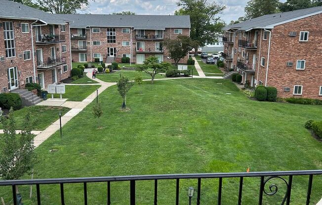 Oakwood Manor Apartments