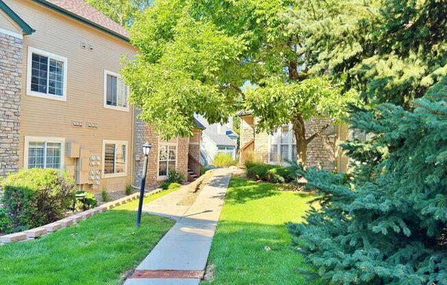 NEW Paint & Carpet in this Fantastic 2 Bed 2 Bath Condo in Meadow Hills V Cheery Creek Schools!!