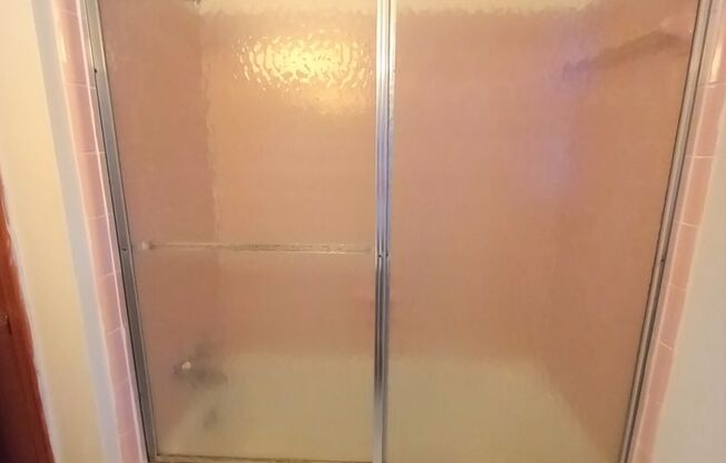 2 beds, 1 bath, 903 sqft, $1,190, Unit E-4