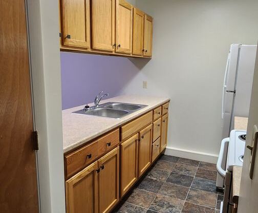 2 beds, 1 bath, $1,325, Unit 46