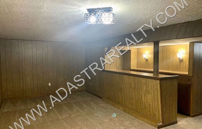 3 beds, 1 bath, $1,550