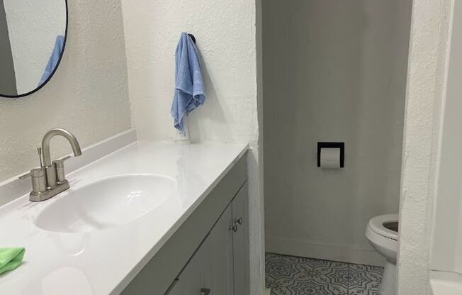 2 beds, 1 bath, $1,050