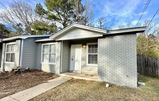 UPDATED 2/1 w/ Enormous Fenced Yard, Stainless Steel Appliances, & Granite Counters! Avail Feb 3rd for $1295/month!