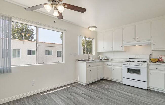 2 beds, 1 bath, 935 sqft, $2,600, Unit 30