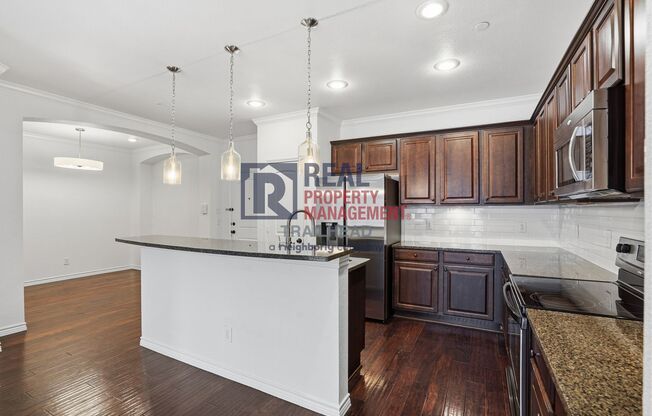 2 beds, 2 baths, $1,995, Unit APARTMENT 1100