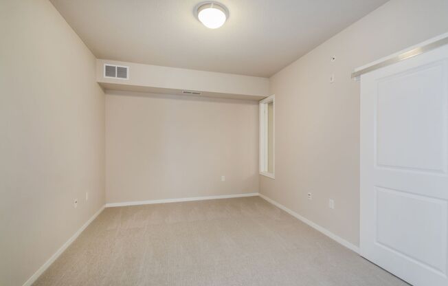 1 bed, 1 bath, 877 sqft, $1,940, Unit 114