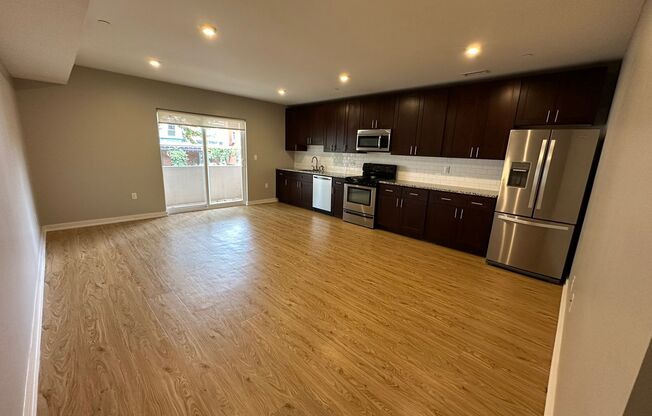 2 beds, 2 baths, 900 sqft, $2,050, Unit 3D