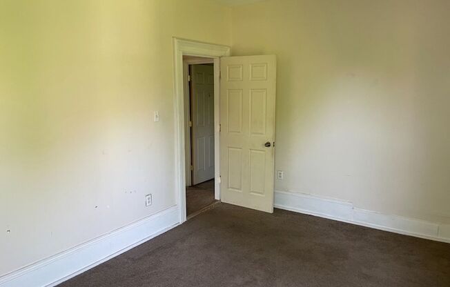 2 beds, 1 bath, 1 sqft, $500, Unit 313 1/2