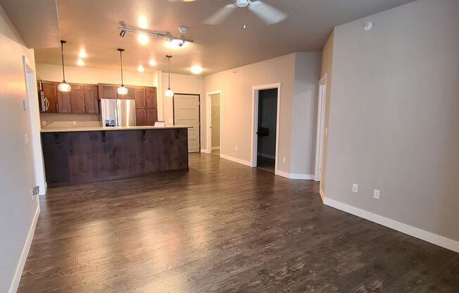 2 beds, 2 baths, $1,550, Unit 216