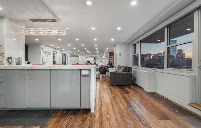 3 beds, 3 baths, 1,640 sqft, $6,500, Unit 6F