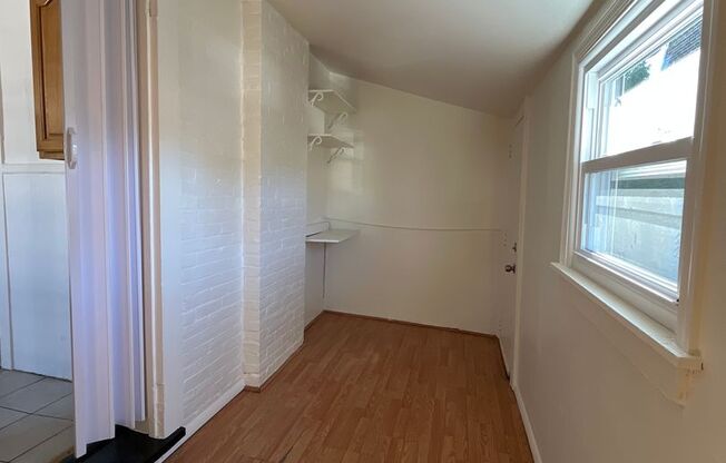 2 beds, 1 bath, $1,195, Unit Unit 2