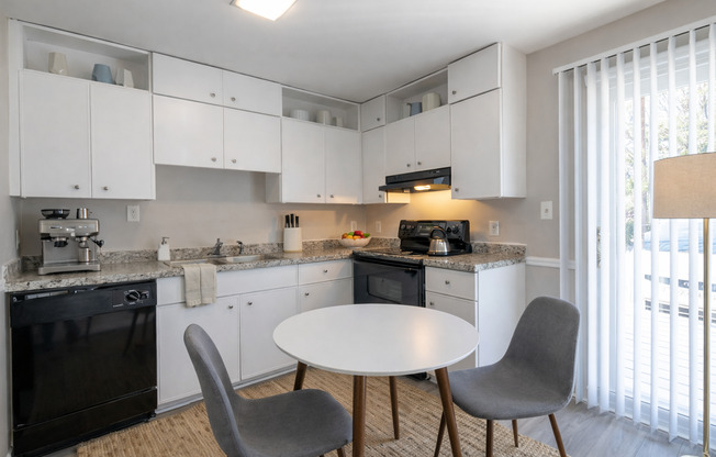 2 beds, 1 bath, 836 sqft, $1,340, Unit 1532-C