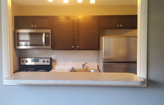 1 bed, 1 bath, 550 sqft, $1,295, Unit B05