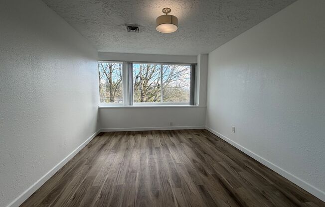 3 beds, 2 baths, 985 sqft, $2,375, Unit 401