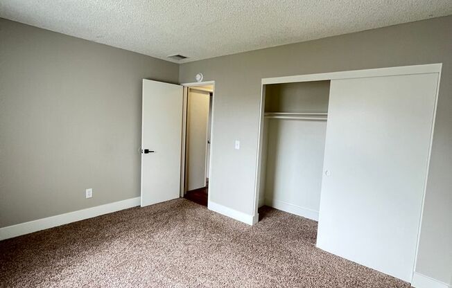 2 beds, 1 bath, 896 sqft, $2,195, Unit 070