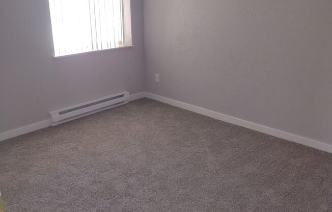 3 beds, 1 bath, 1,100 sqft, $1,200