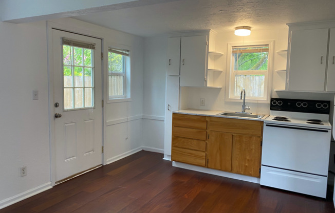 390 22 ST SE