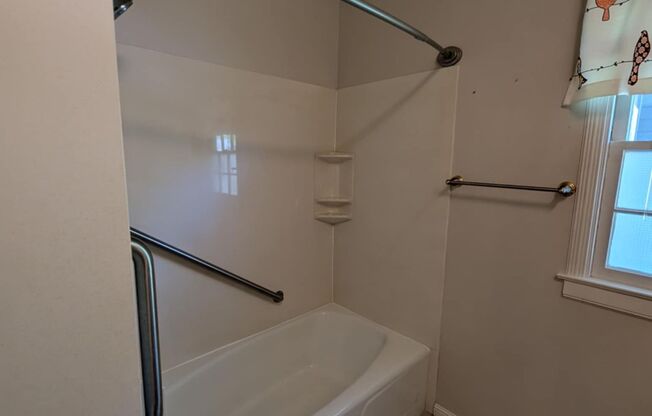 2941 Regina Way -Updated 2BD Duplex in Desirable Land Park