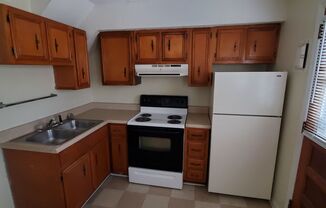 2 beds, 1.5 baths, $995, Unit B