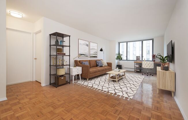 211 W 56th St 15F