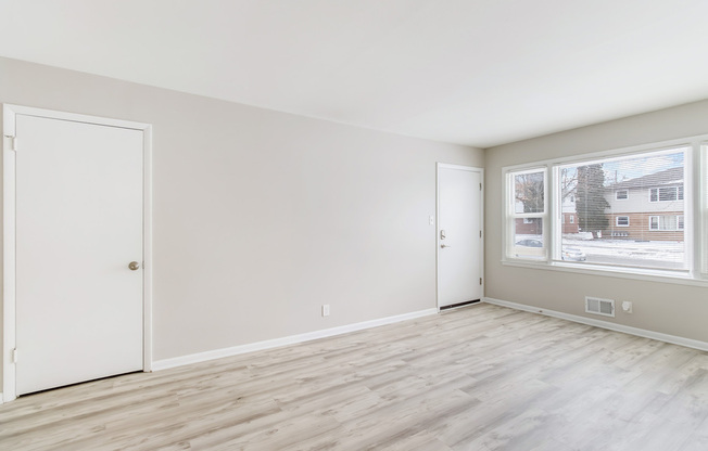 147 S GRAND AVE