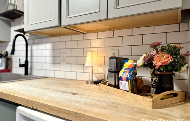 1207 W 47 ST