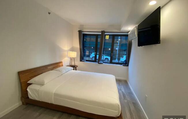 1 bed, 1 bath, $5,000, Unit 1A
