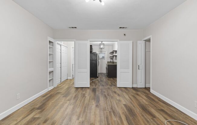 150-154 W Hillcrest Blvd