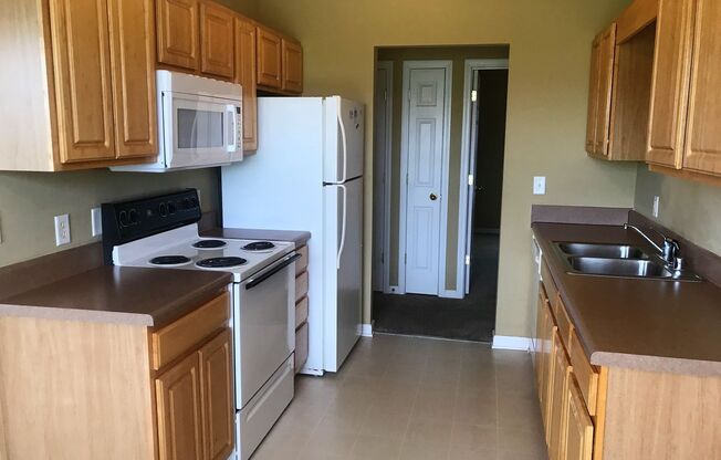 2 beds, 1 bath, 730 sqft, $775, Unit F41