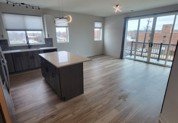 302 W LIBERTY DR