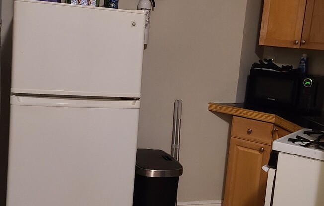 Studio, 1 bath, $2,335, Unit 16