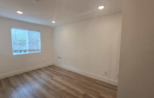 1649 1651 LA SALLE AVE