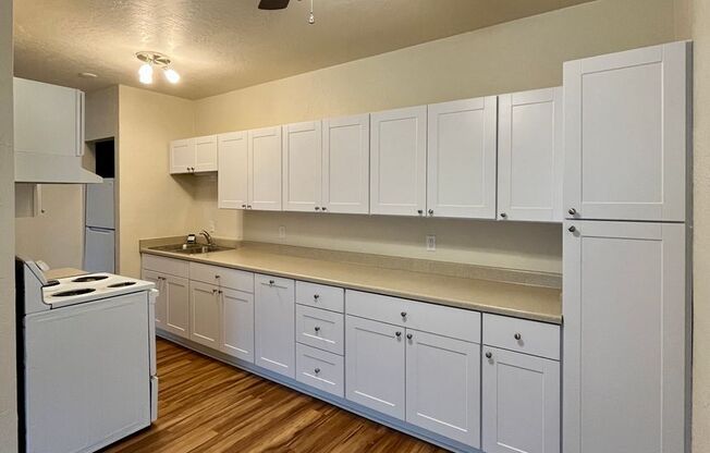 WWA - 2 Bedroom/1 bath Newly Remodeled Unit # 5