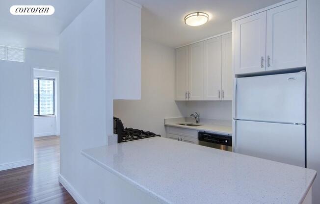 1 bed, 1 bath, 750 sqft, $6,500, Unit 14B