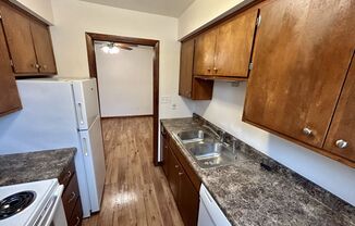 2 beds, 1 bath, 900 sqft, $999