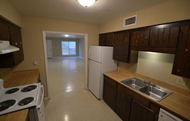 2 bedroom, 2 bath apartments in Sherwood Forest Oaks