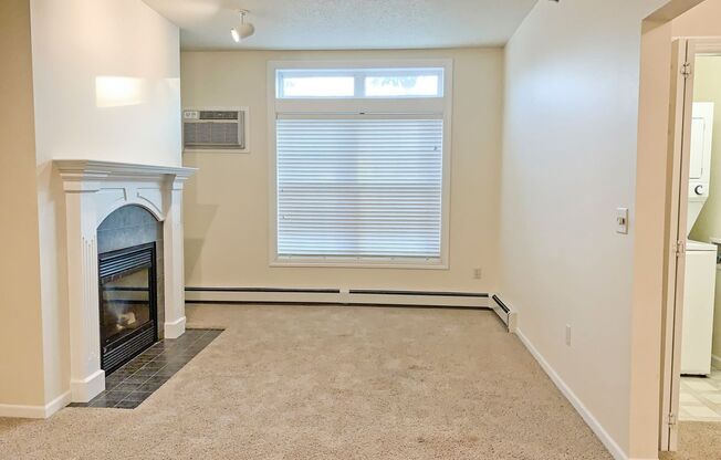 2 beds, 1 bath, 974 sqft, $1,175, Unit 705-123