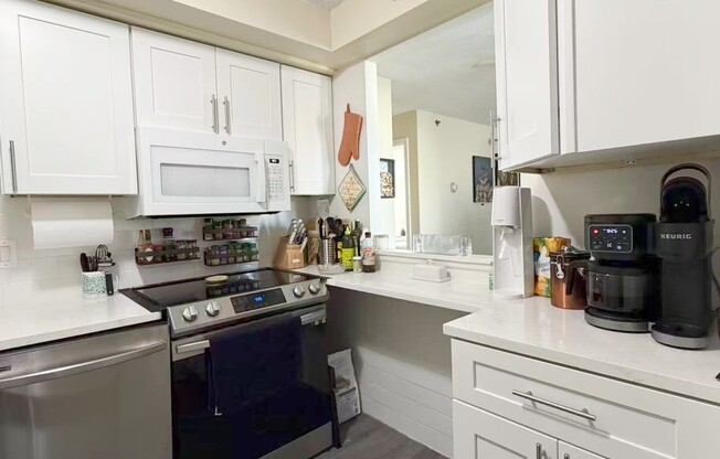 2 beds, 1 bath, 940 sqft, $2,450, Unit 7F