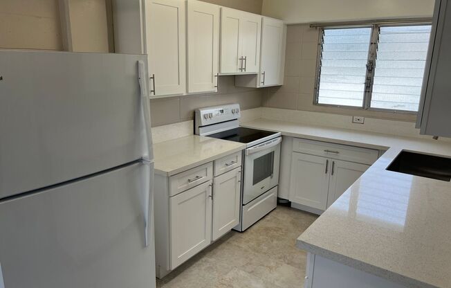 2 Bed /1 Bath /1 Parking Recently Renovated Unit in Moilili