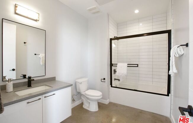 Studio, 1 bath, 995 sqft, $3,455, Unit 604